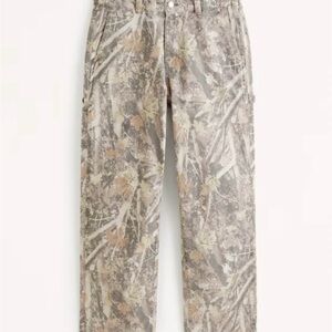 Abercrombie & Fitch Camo Pants. UNISEX